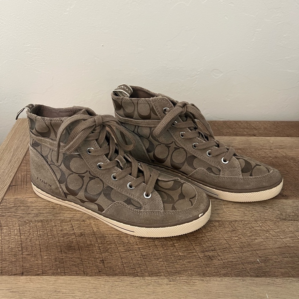 Coach signature logo suede Women’s high-top sneakers Size 7.5